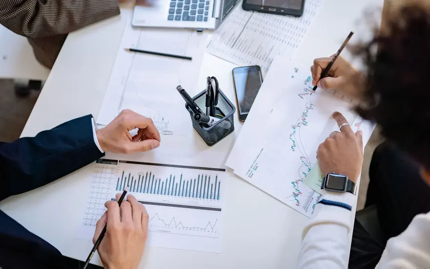 Auditoría de marketing B2B, diagnóstico de estrategia, canales y datos
