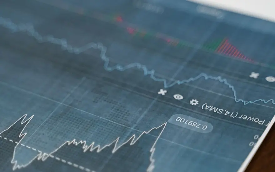 Generación de demanda B2B, construcción de interés y pipeline en mercados industriales