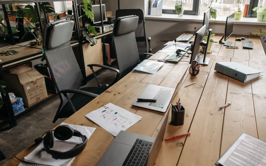 Decisión entre equipo comercial interno y prospección externalizada en una empresa B2B